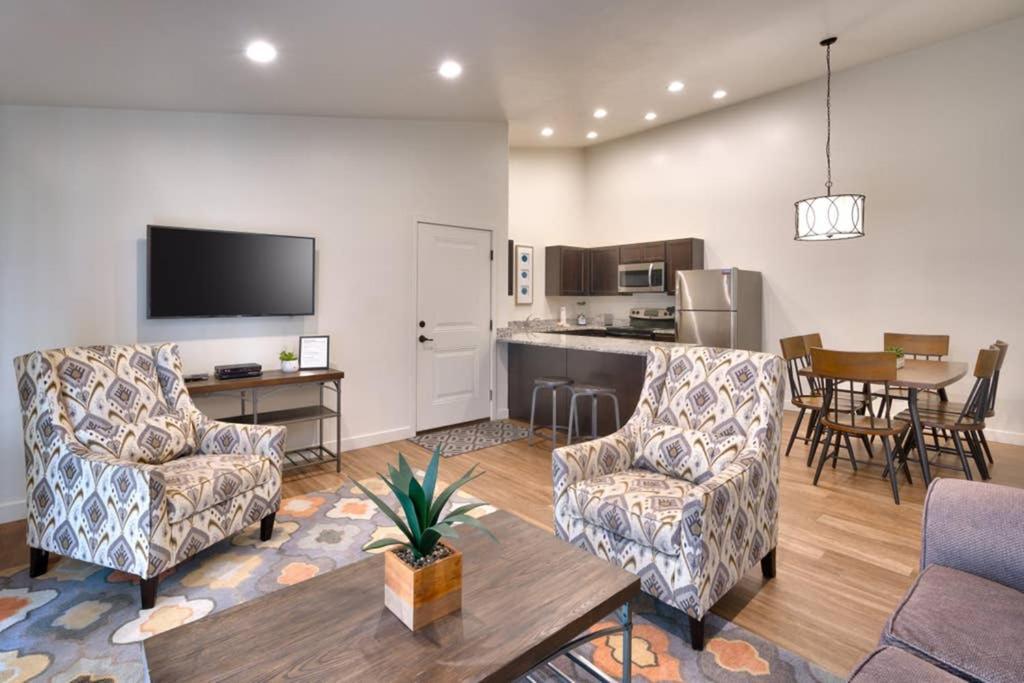 6L Top Floor Redcliff Condo, Pool & Hot Tub Moab Exterior photo
